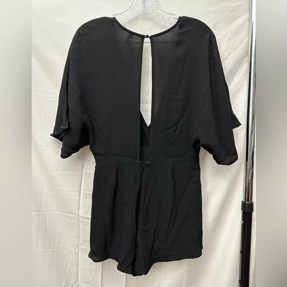Tobi Danielle Romper Deep V Neck Open Back Black Size Medium NWT - Picture 5 of 7